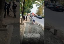 На улице Демерджипа в городе Гагра ведутся работы по восстановлению дорожного покрытия