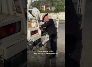 Продолжаются работы по ремонту дорожного освещения в городе Гагра