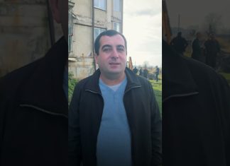 В посёлке Бзыпта на улице Ашхаруа ведутся работы по ремонту водопроводной трубы