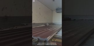 В жилом доме по улице Комарова началась замена старой кровли