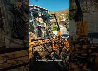 МУП «Водоканал» города Гагра устраняет протечку трубы на улице Генерала Дбар