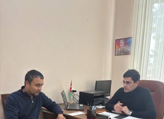 Мужество и самоотверженность: в Гагре наградили мужчину, спасшего ветерана из огня