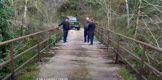 Заместитель главы администрации Гагрского района и и.о. начальника УГХ проинспектировали мост в селе Махадыр